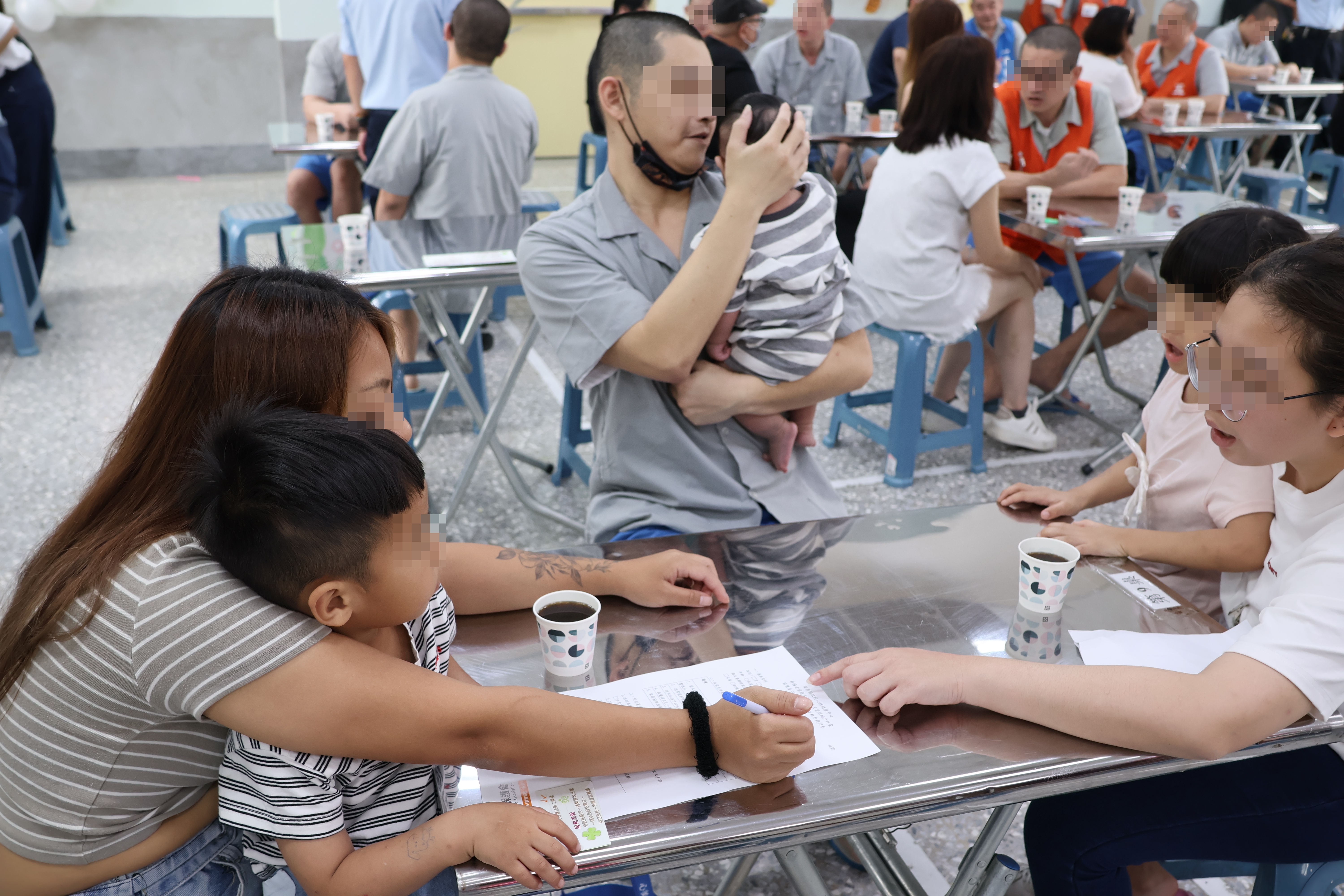 收容人與家人團聚場面溫馨感人